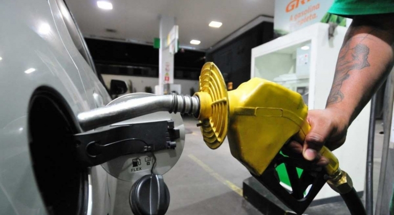 Governo quer mais etanol na gasolina ainda em junho; entenda Governo quer mais etanol na gasolina ainda em junho; entenda