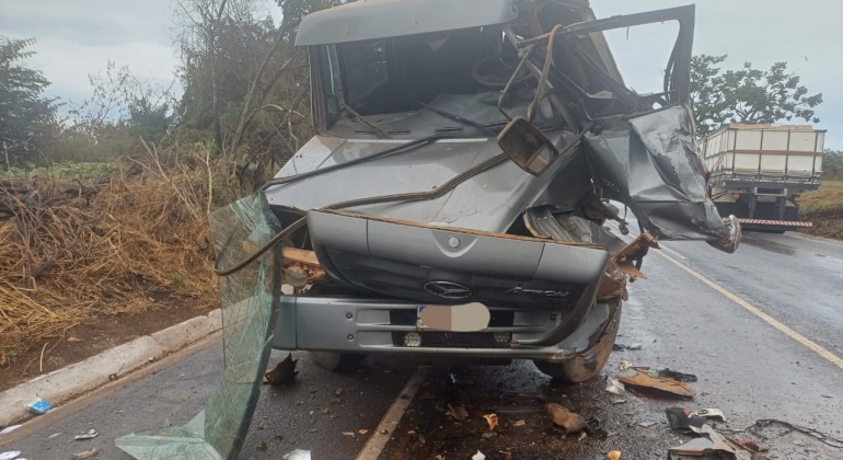 Caminhoneiro de Lagoa Formosa se envolve em acidente na BR-354 próximo à Carmo do Paranaíba; duas pessoas ficaram feridas Caminhoneiro de Lagoa Formosa se envolve em acidente na BR-354 próximo à Carmo do Paranaíba; duas pessoas ficaram feridas