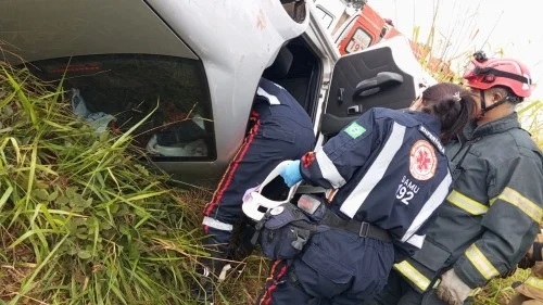 Motorista de 31 anos morre após colidir veículo na traseira de caminhão na BR-365; em Patos de Minas Motorista de 31 anos morre após colidir veículo na traseira de caminhão na BR-365; em Patos de Minas