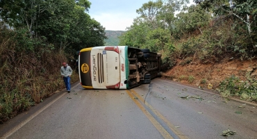 Acidente envolvendo ônibus e caminhão na BR-188 deixa feridos em Coromandel Acidente envolvendo ônibus e caminhão na BR-188 deixa feridos em Coromandel