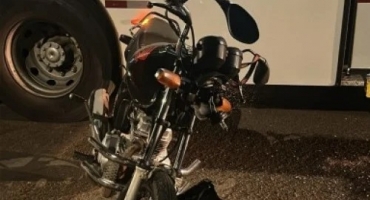 Menor de 15 anos avança parada obrigatória com motocicleta e sofre traumatismo craniano ao colidir contra ônibus em Patos de Minas Menor de 15 anos avança parada obrigatória com motocicleta e sofre traumatismo craniano ao colidir contra ônibus em Patos de Minas
