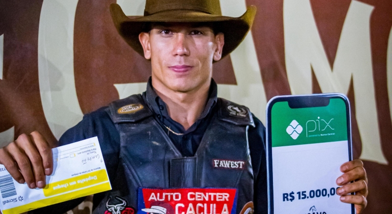 Marcos Vinícius de Lagoa Formosa é campeão do rodeio da Festa do Cavalo de Moema Marcos Vinícius de Lagoa Formosa é campeão do rodeio da Festa do Cavalo de Moema