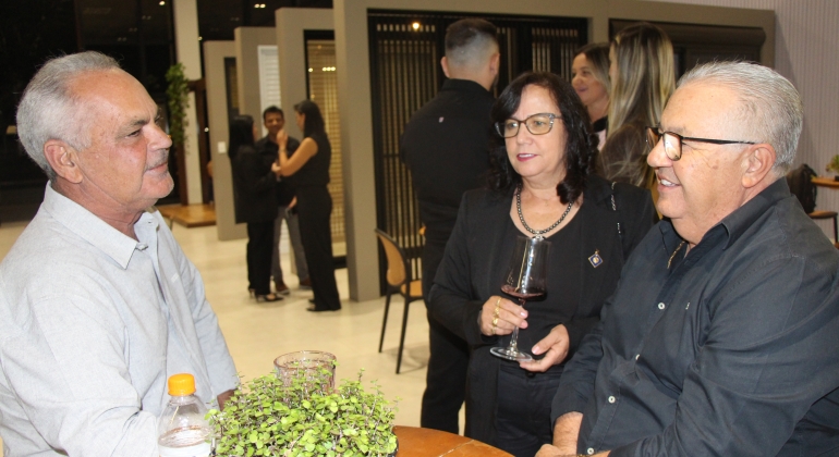 Showroom da Alumibox em Patos de Minas realiza coquetel com a presença do Giro Metropolitano 