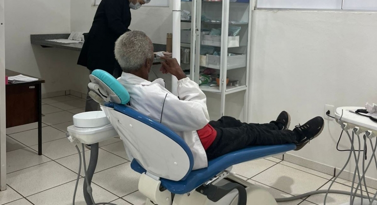 Prefeitura de Lagoa Formosa realiza a entrega de 20 óculos e 50 próteses dentárias Prefeitura de Lagoa Formosa realiza a entrega de 20 óculos e 50 próteses dentárias