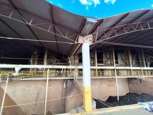 Homem é soterrado por grãos de café em tulha e morre; na zona rural de Monte Carmelo Homem é soterrado por grãos de café em tulha e morre; na zona rural de Monte Carmelo