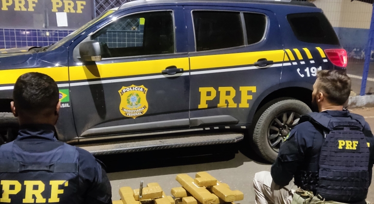 Patos de Minas - PRF de Patos de Minas apreende 20 barras de maconha e prende suspeito por tráfico na BR-365
