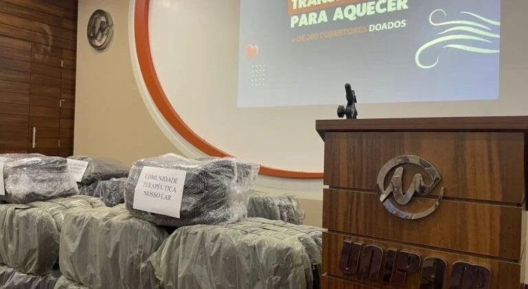UNIPAM entrega cobertores a cinco instituições assistenciais em Patos de Minas UNIPAM entrega cobertores a cinco instituições assistenciais em Patos de Minas