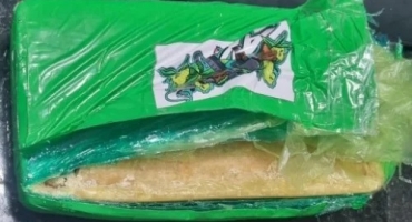 Homem é preso ao embarcar com 1 quilo de crack em ônibus no terminal rodoviário de Patos de Minas Homem é preso ao embarcar com 1 quilo de crack em ônibus no terminal rodoviário de Patos de Minas