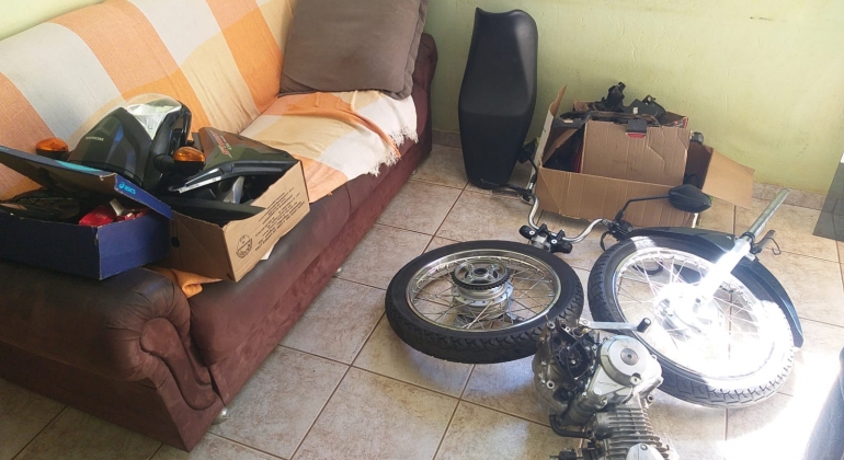 Polícia Militar recupera motocicleta furtada e prende dois suspeitos em Patos de Minas