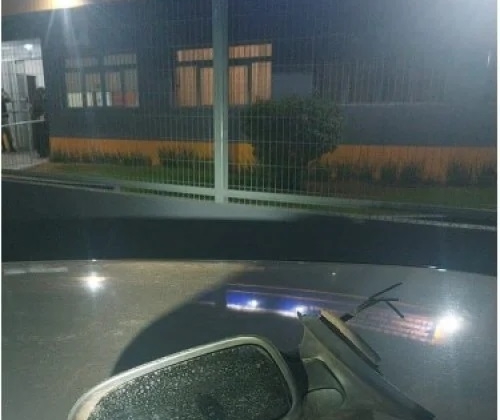 Patos de Minas - condutora inabilitada e drogada colide contra vários veículos e acaba presa Patos de Minas - condutora inabilitada e drogada colide contra vários veículos e acaba presa
