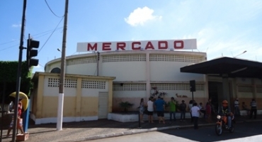 Patos de Minas - Idoso é agredido pelo neto de 12 anos no Mercado Municipal Patos de Minas - Idoso é agredido pelo neto de 12 anos no Mercado Municipal