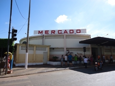 Patos de Minas - Idoso é agredido pelo neto de 12 anos no Mercado Municipal Patos de Minas - Idoso é agredido pelo neto de 12 anos no Mercado Municipal