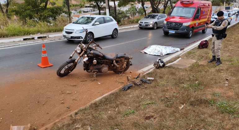 Motociclista morre em grave acidente na Avenida JK na cidade de Patos de Minas Motociclista morre em grave acidente na Avenida JK na cidade de Patos de Minas