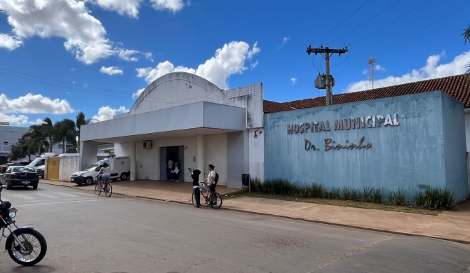 Idoso de 76 anos com sérios problemas de saúde é abandonado no hospital de Lagoa Formosa após receber alta médica 