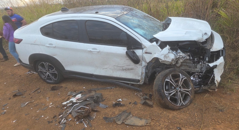 Rio Paranaíba – Motorista embriagado colide contra veículos que tinha três crianças como passageiras Rio Paranaíba – Motorista embriagado colide contra veículos que tinha três crianças como passageiras