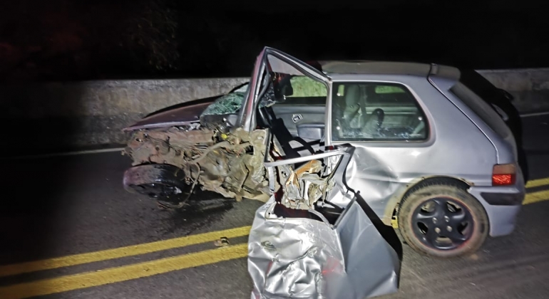 Presidente Olegário - Motorista inabilitado bate em mureta de ponte na LMG-740 e sofre fratura exposta Presidente Olegário - Motorista inabilitado bate em mureta de ponte na LMG-740 e sofre fratura exposta
