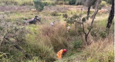 Patrocínio - Capotamento na BR-365 deixa uma pessoa morta e duas feridas Patrocínio - Capotamento na BR-365 deixa uma pessoa morta e duas feridas