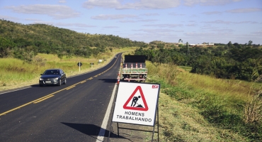 EPR Triângulo executa serviços de manutenção do pavimento em quatro rodovias da região
