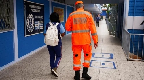 Assembleias sobre adesão ao modelo cívico-militar são adiadas pela Secretaria de Educação de Minas Gerais Assembleias sobre adesão ao modelo cívico-militar são adiadas pela Secretaria de Educação de Minas Gerais