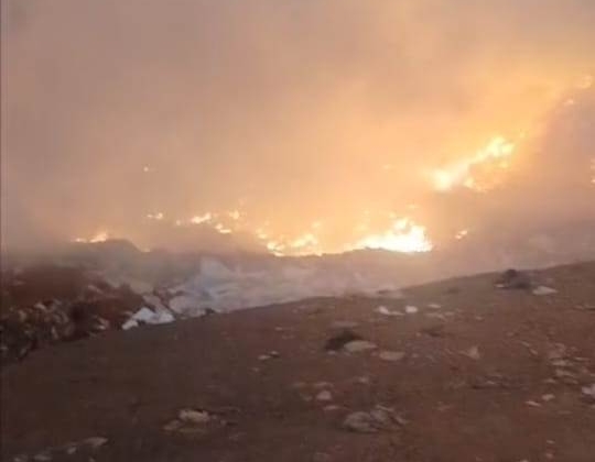Corpo de Bombeiros combate incêndio no aterro da Usina de Reciclagem de Lixo em Presidente Olegário Corpo de Bombeiros combate incêndio no aterro da Usina de Reciclagem de Lixo em Presidente Olegário