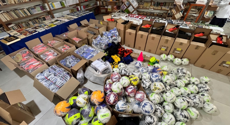 Prefeitura de Lagoa Formosa recebe mais de 260 mil reais em materiais esportivos para Escolinha de Futebol e Vôlei Prefeitura de Lagoa Formosa recebe mais de 260 mil reais em materiais esportivos para Escolinha de Futebol e Vôlei