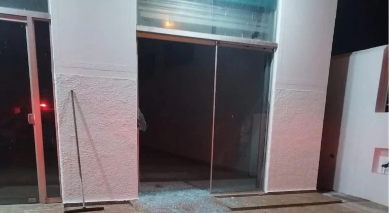 Presidente Olegário - Homem foragido da justiça é preso por danos ao patrimônio e ameaça Presidente Olegário - Homem foragido da justiça é preso por danos ao patrimônio e ameaça