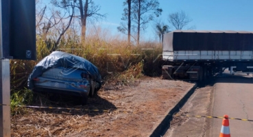 Colisão entre carro e carreta mata uma pessoa na BR-262