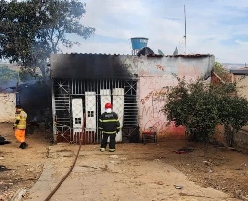 Patos de Minas - Homem é preso após agredir moradora de rua e ser flagrado em incêndio de imóvel abandonado Patos de Minas - Homem é preso após agredir moradora de rua e ser flagrado em incêndio de imóvel abandonado