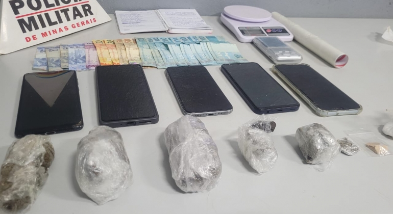 Patos de Minas - Polícia Militar prende três suspeitos por tráfico de drogas durante operação no bairro Alvorada