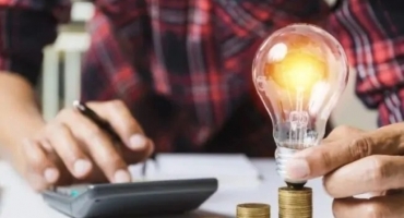 Conta de luz mais cara: Aneel aciona bandeira vermelha nível 2 para agosto Conta de luz mais cara: Aneel aciona bandeira vermelha nível 2 para agosto