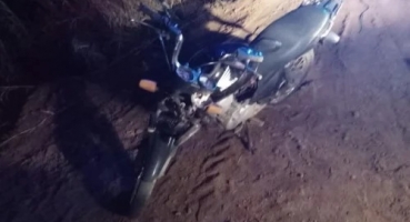 Patos de Minas - Motociclista é encontrada no chão por testemunha após acidente na MGC-354 Patos de Minas - Motociclista é encontrada no chão por testemunha após acidente na MGC-354