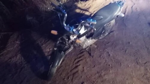 Patos de Minas - Motociclista é encontrada no chão por testemunha após acidente na MGC-354 Patos de Minas - Motociclista é encontrada no chão por testemunha após acidente na MGC-354