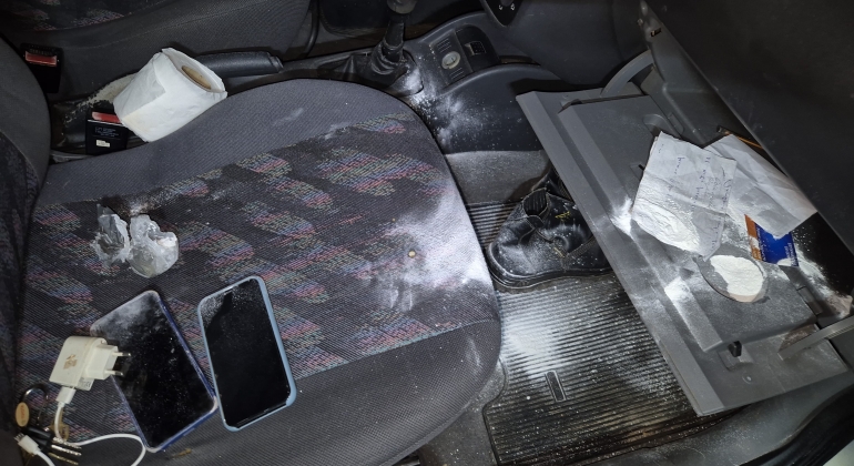 Tio e sobrinho são presos por tráfico de drogas na BR-352, em Abadia dos Dourados Tio e sobrinho são presos por tráfico de drogas na BR-352, em Abadia dos Dourados