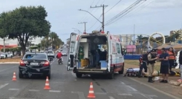 Colisão entre carro e moto deixa duas pessoas feridas em Patos de Minas Colisão entre carro e moto deixa duas pessoas feridas em Patos de Minas