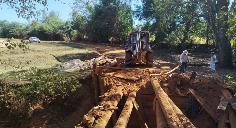 Prefeitura de Lagoa Formosa demole ponte na região de Sumaré para construção de uma nova; veja alteração no tráfego de veículos 