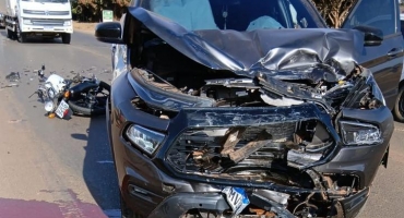 Adolescente de 17 anos morre em acidente envolvendo carro e moto na MG-235; em São Gotardo Adolescente de 17 anos morre em acidente envolvendo carro e moto na MG-235; em São Gotardo
