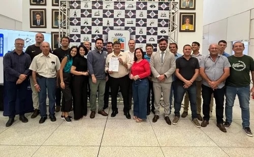 Ordens de Serviço para reforma do Palácio dos Cristais e revitalização da quadra no bairro N. Sra. de Fátima são assinadas