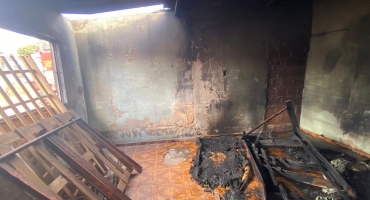 Patos de Minas - Incêndio em cama de residência é contido por vizinhos no Bairro São José Operário Patos de Minas - Incêndio em cama de residência é contido por vizinhos no Bairro São José Operário