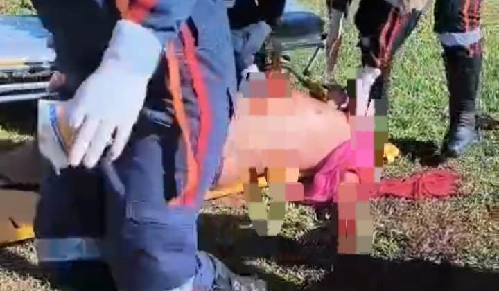 Mulher de 24 anos e o namorado dela são suspeitos de esfaquear idoso com 16 facadas Mulher de 24 anos e o namorado dela são suspeitos de esfaquear idoso com 16 facadas