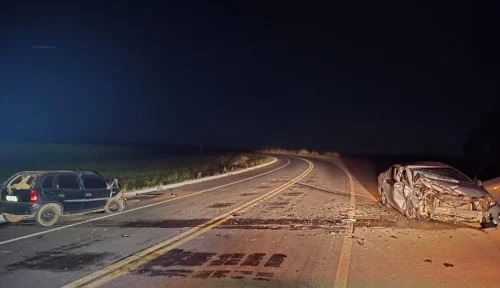 Serra do Salitre - Colisão na BR-146 deixa um motorista morto e o outro ferido