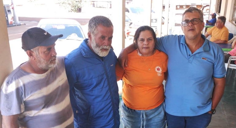Homem de 53 anos que vivia com andarilho se reencontra com família quando seguia para Romaria Homem de 53 anos que vivia com andarilho se reencontra com família quando seguia para Romaria
