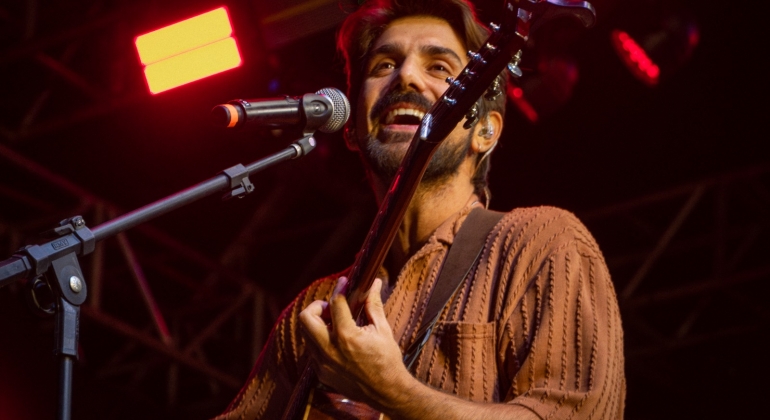 “De Perto”, turnê do cantor mineiro, Gabriel Gonti, agita festival mineiro antes do show de Lenine em Patos de Minas 