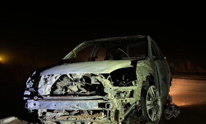 Roubo de caminhão carregado com café termina com prisão, carro incendiado e resgate de motorista Roubo de caminhão carregado com café termina com prisão, carro incendiado e resgate de motorista