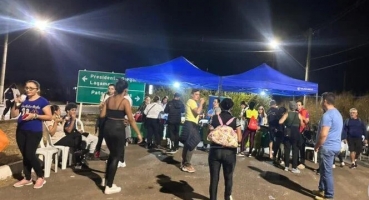 Milhares de fiéis participam da caminhada de Nossa Senhora da Abadia na cidade de Patos de Minas Milhares de fiéis participam da caminhada de Nossa Senhora da Abadia na cidade de Patos de Minas