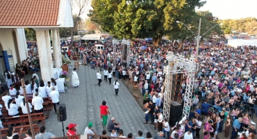 Grande número de romeiros participam da missa de encerramento da 137ª Festa em Louvor a Nossa Senhora da Abadia em Andrequicé Grande número de romeiros participam da missa de encerramento da 137ª Festa em Louvor a Nossa Senhora da Abadia em Andrequicé