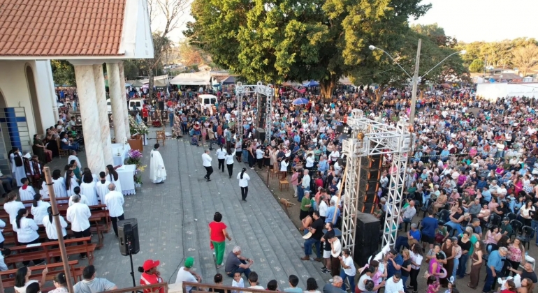 Grande número de romeiros participam da missa de encerramento da 137ª Festa em Louvor a Nossa Senhora da Abadia em Andrequicé Grande número de romeiros participam da missa de encerramento da 137ª Festa em Louvor a Nossa Senhora da Abadia em Andrequicé