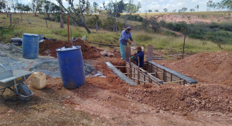 Prefeitura de Lagoa Formosa intensifica obras em estradas rurais e constrói ou recupera mais de 60 mata-burros em 2025