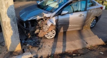 Patos de Minas - Motorista avança parada obrigatória, causa acidente e foge sem prestar socorro à vítima Patos de Minas - Motorista avança parada obrigatória, causa acidente e foge sem prestar socorro à vítima