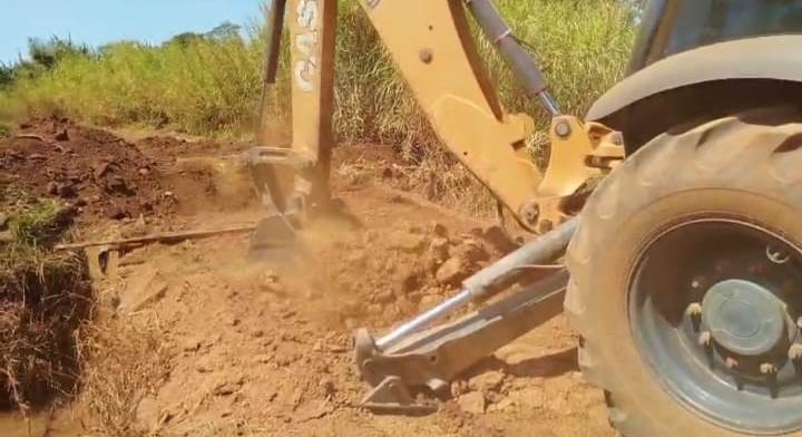 Prefeitura de Lagoa Formosa interdita estrada rural para reforma em ponte sobre o córrego Mataburrinhos 