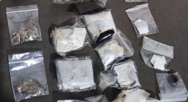 Patos de Minas - Polícia Militar apreende drogas em casa no bairro Alto do Limoeiro Patos de Minas - Polícia Militar apreende drogas em casa no bairro Alto do Limoeiro